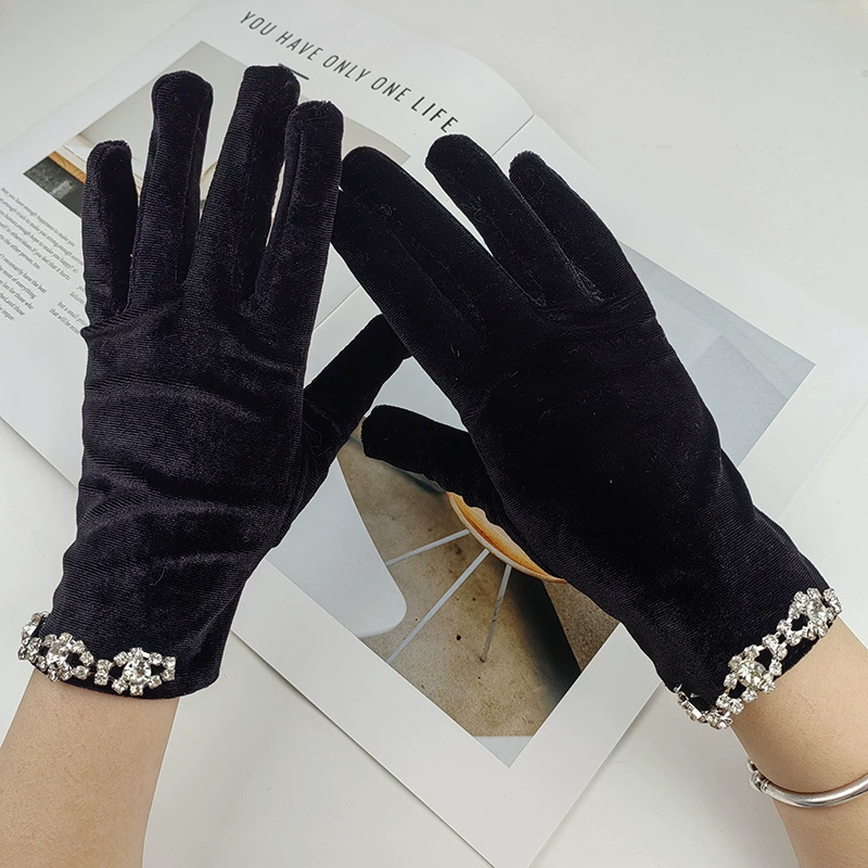Women Elegant Diamonds Beaded  - Vintage Fashion Photographers 评论和价格